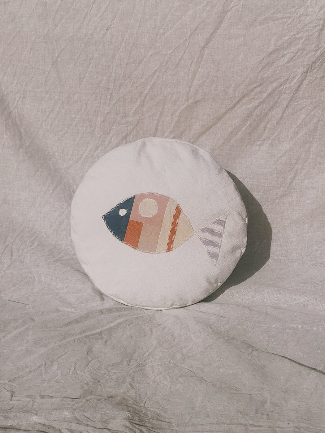 C -ET- C cushion Fish Cush in Indigo