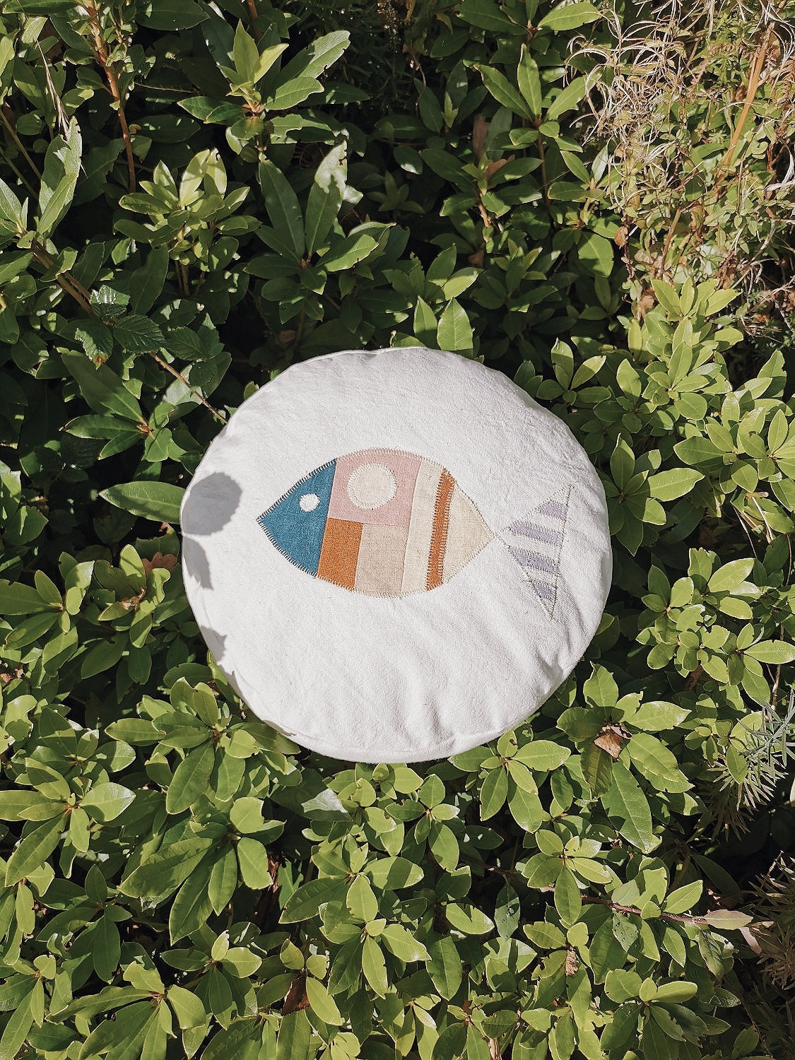 C -ET- C cushion Fish Cush in Indigo