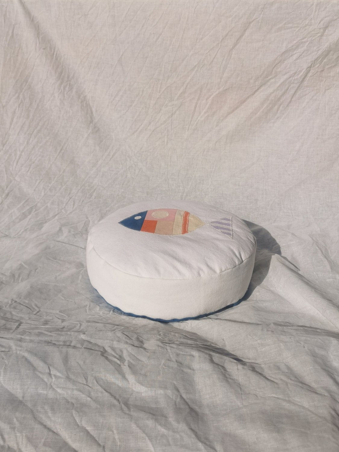 C -ET- C cushion Fish Cush in Indigo