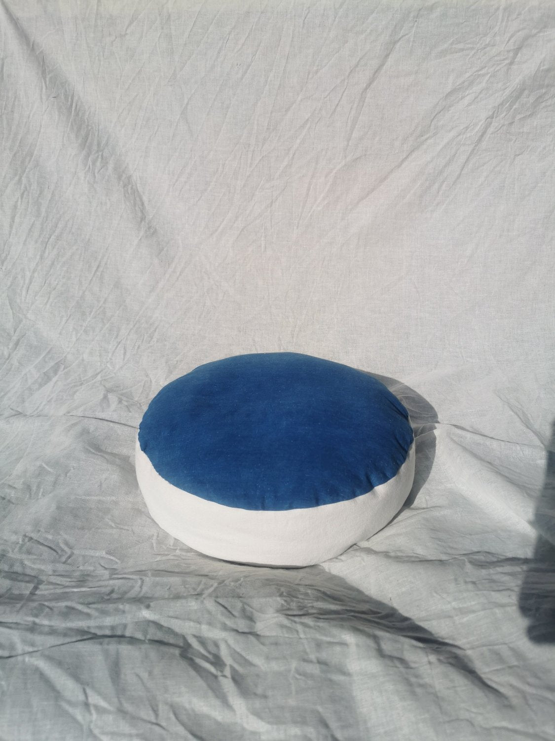 C -ET- C cushion Fish Cush in Indigo