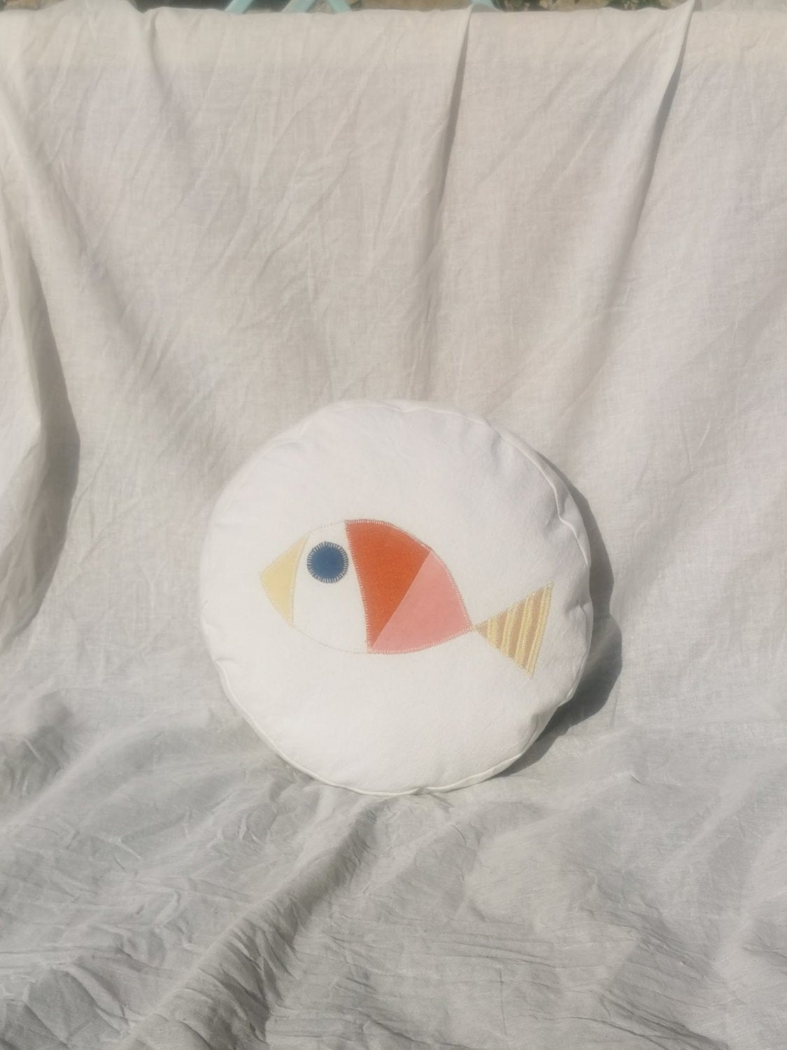 C -ET- C cushion Fish Cush in Madder