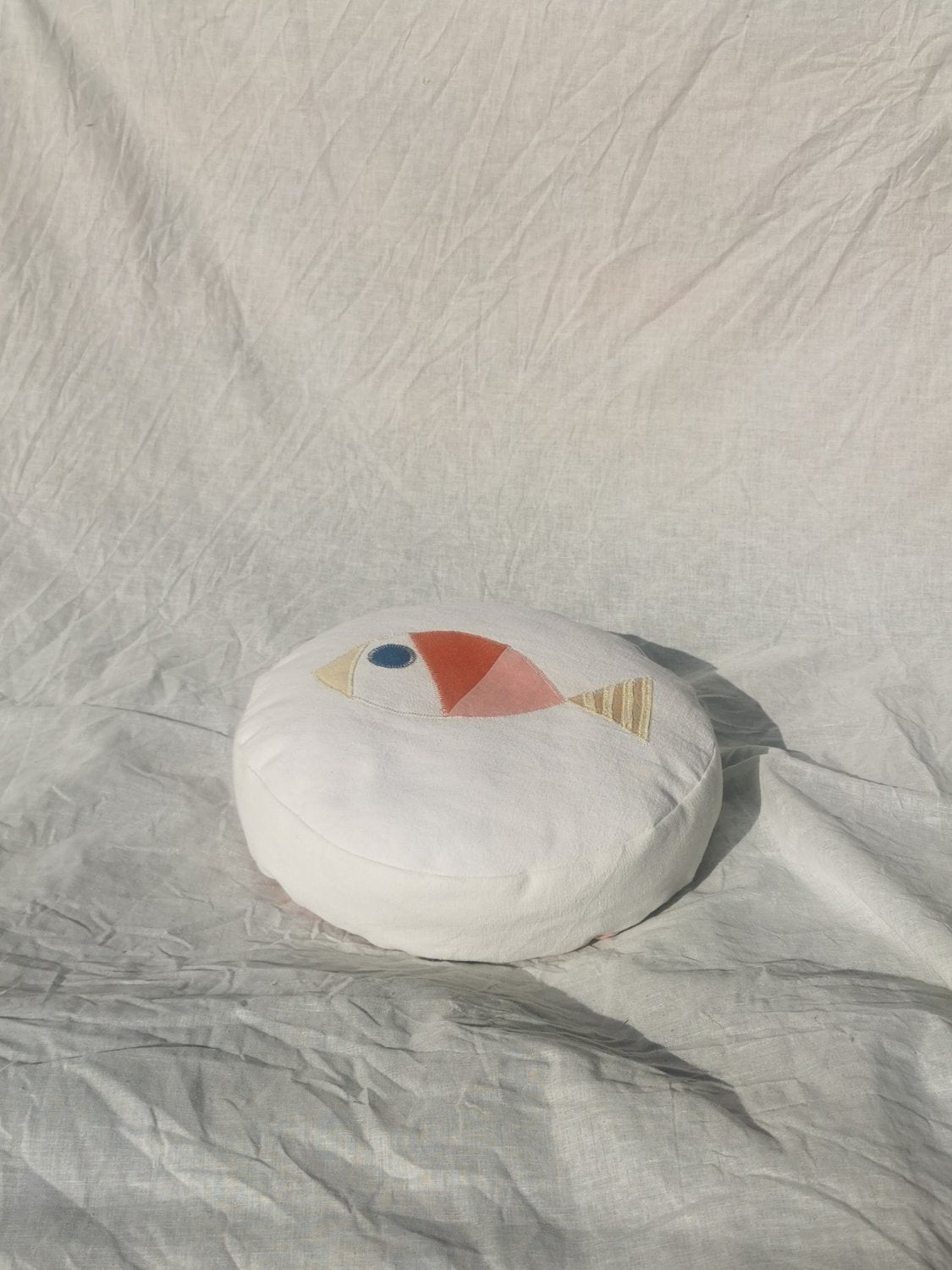 C -ET- C cushion Fish Cush in Madder