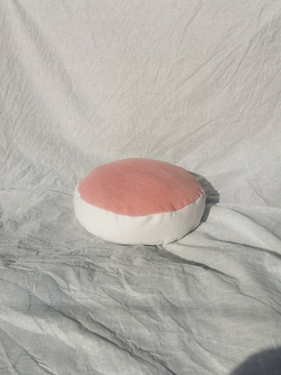 C -ET- C cushion Fish Cush in Madder