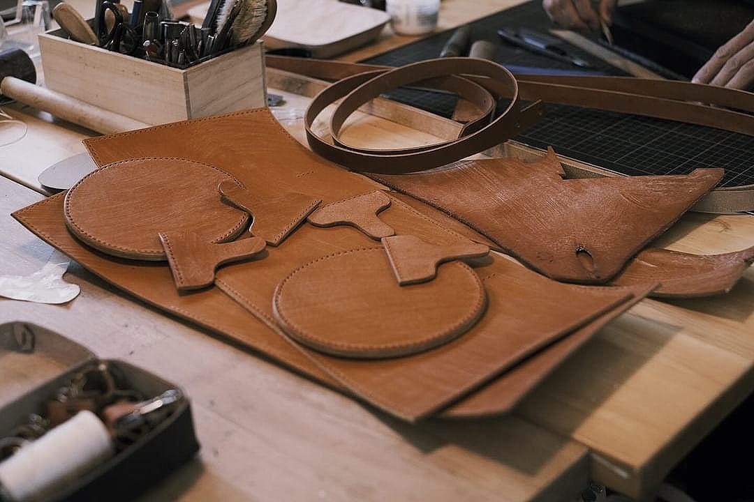 C -ET- C HANDBAG Leather Bucket Bag